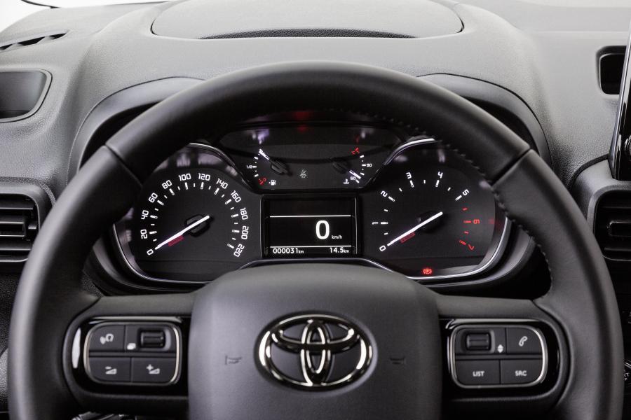 Панель приборов Toyota ProAce City Verso 2019 года  (EU) (фото 38 из 45)